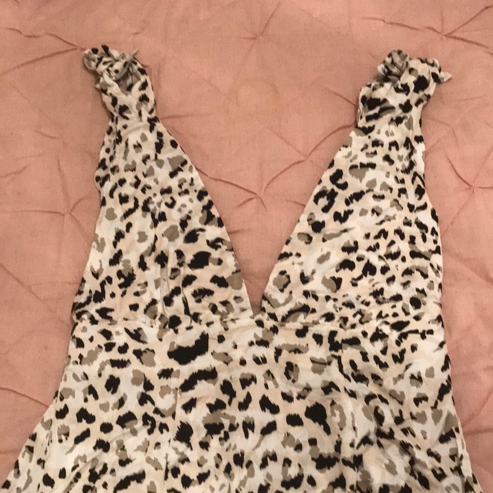 Mink pink animal print deep v dress size s